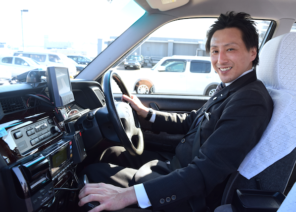 国際自動車（㎞タクシー）の英語が話せるイケメンタクシードライバー森さんの運転写真