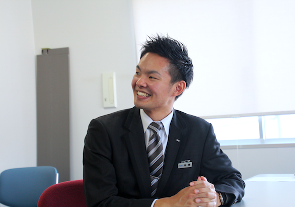 国際ハイヤー株式会社のハイヤードライバー高橋さんのインタビュー風景