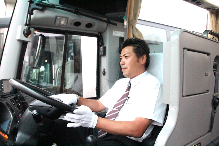 ケイエム観光バス株式会社のバスドライバー阿部さんの運転写真
