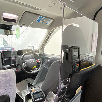 全車両に飛沫を遮断する「ミラクルガードL」を設置しております