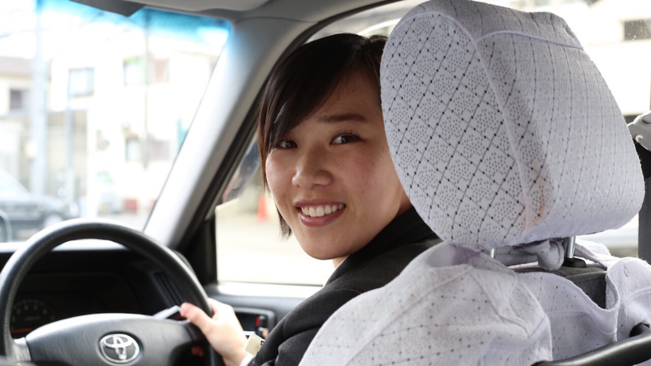 30歳を目前にタクシードライバーへ転職した私が女性にこそオススメしたい理由 国際自動車 ｋｍタクシー 求人採用サイト