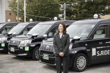 運転が好きなら、仕事にしちゃえばいい！元々旅行会社志望だった新卒女性タクシードライバーから見た、タクシー業界とは。