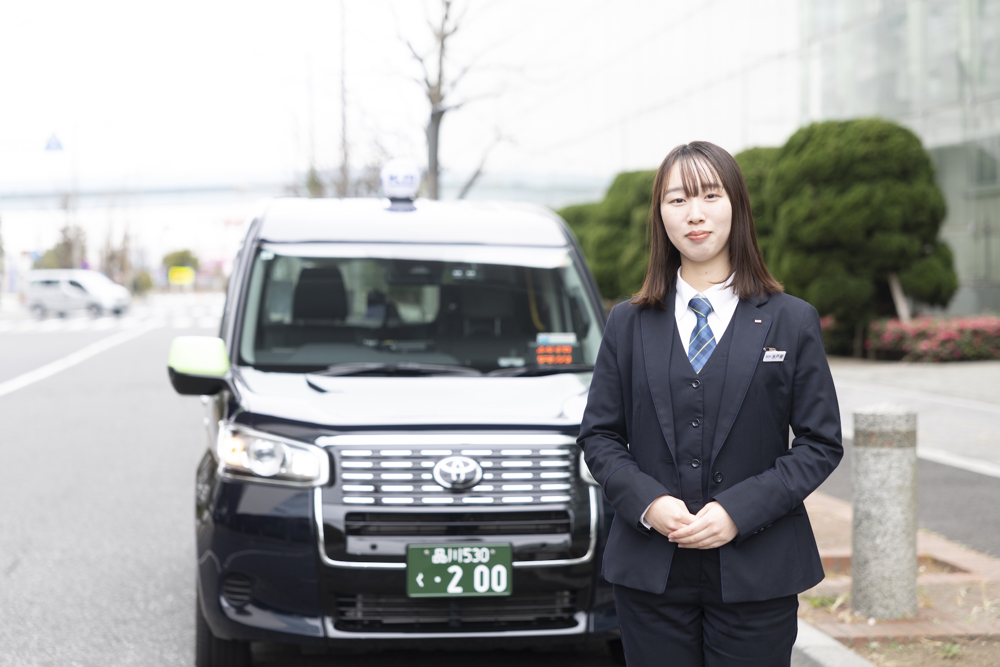 女性　新卒タクシー運転手